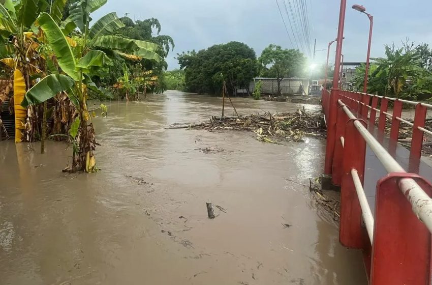 Manabí bajo el agua: comunidades pesqueras claman por ayuda frente a las lluvias