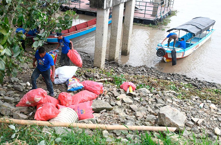  Pescando plásticos, sembrando futuro: la minga del mar en el Golfo de Guayaquil